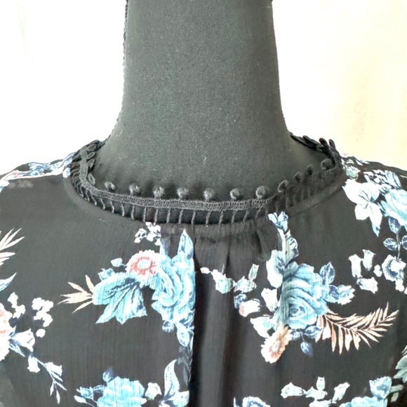 WHBM Floral Blouse Flowy Sheer Long Sleeve Size M - Picture 3 of 6